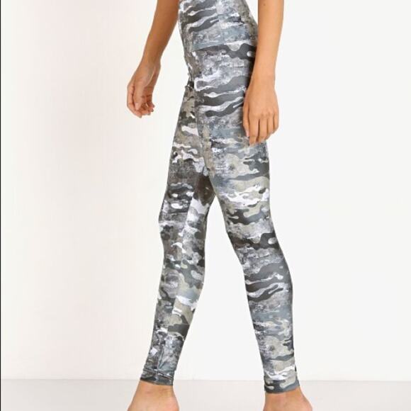Onzie High Rise Marble Camo Leggings. - Picture 2 of 10